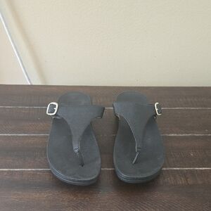 FitFlop Black Leather Wedge Buckle Thong Sandals Size 7